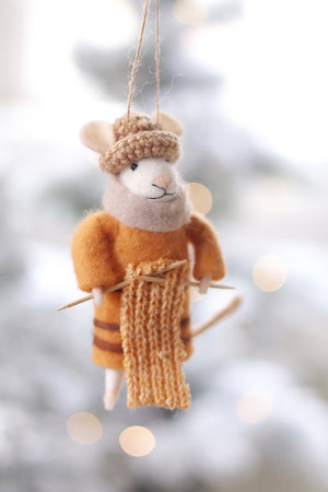 Knitting Nellie Mouse