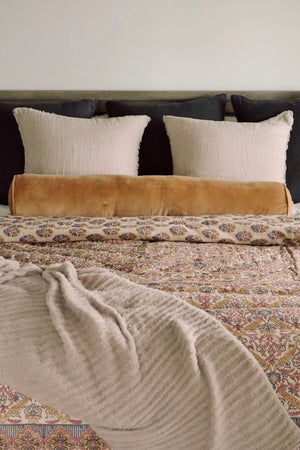 Tuffet Snug Throw