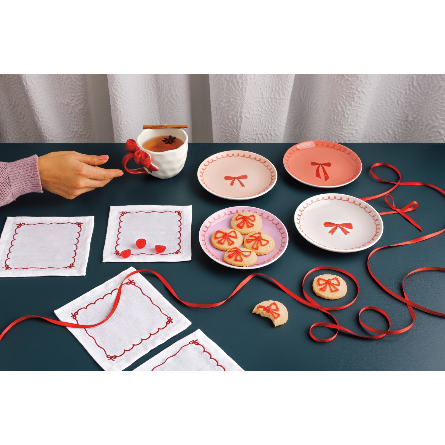 Set/4 Bowtique Appetizer Plates